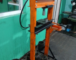 СТО в Урюпинске Гидравлический пресс